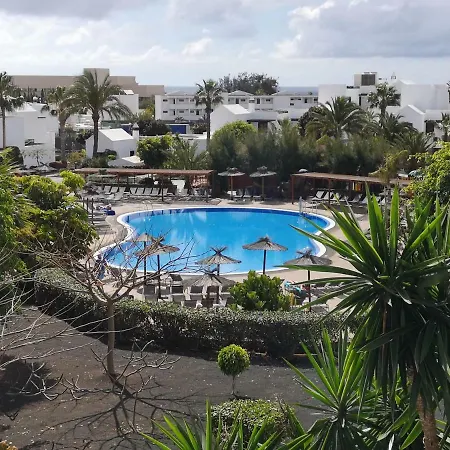 Centre Pool And Beach Apartment
