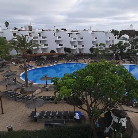 Apartment Centre Pool And Beach